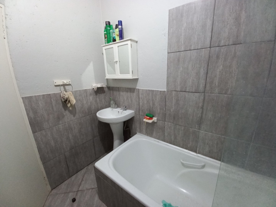 To Let 2 Bedroom Property for Rent in Van Der Hoff Park North West